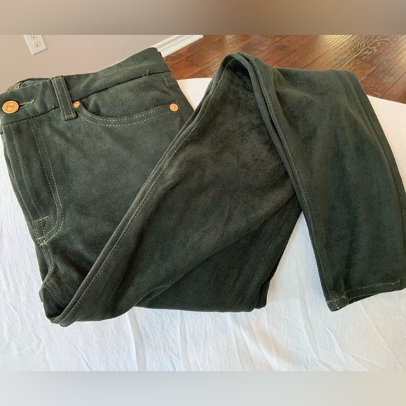 7FAMK Stretch Velvet Legging in Dark Olive Green - Picture 5 of 8